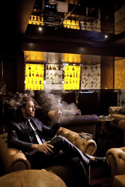 The Domain Bahrain Hotel And Spa - Adults Friendly 16 Years Plus Manama Luaran gambar A man smoking in a nightclub