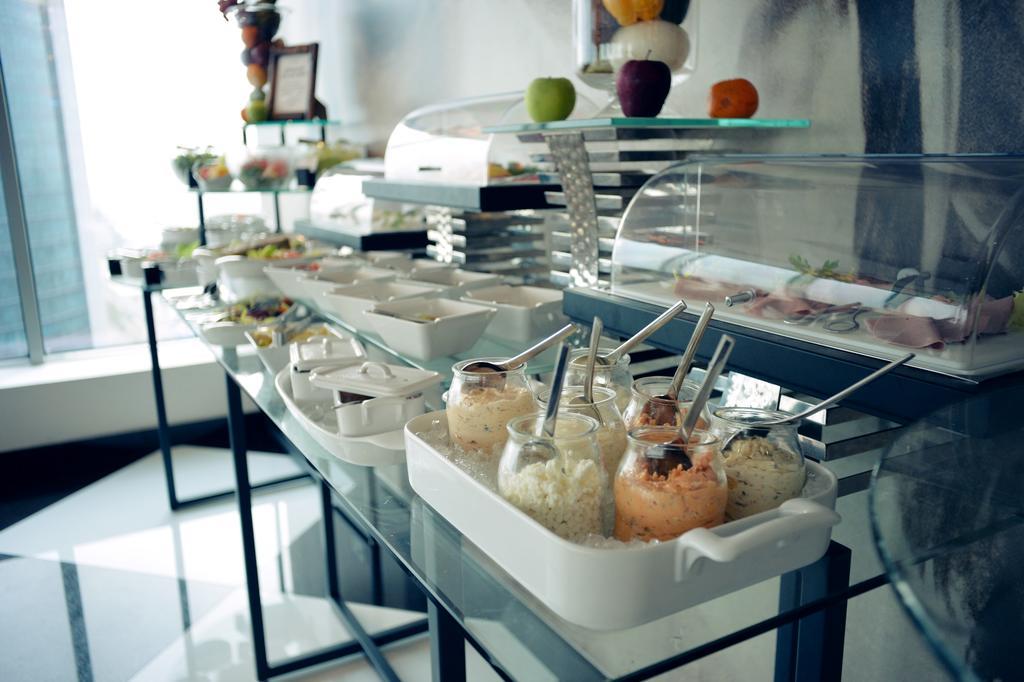 The Domain Bahrain Hotel And Spa - Adults Friendly 16 Years Plus Manama Luaran gambar A buffet at a hotel